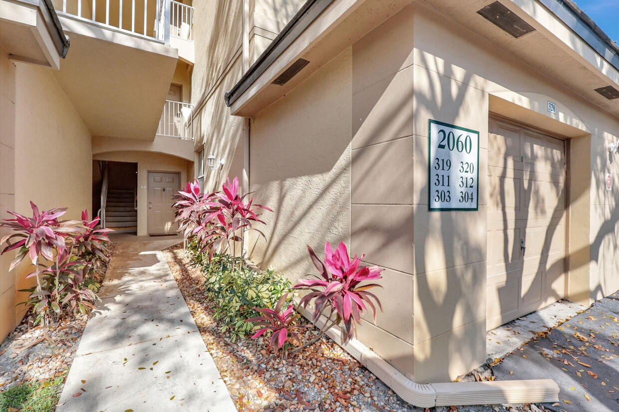 Foto principal - 2060 Greenview Shores Blvd