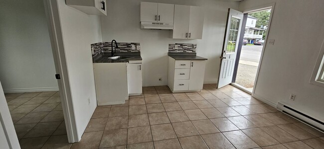 Building Photo - 81-81 Rue Principale