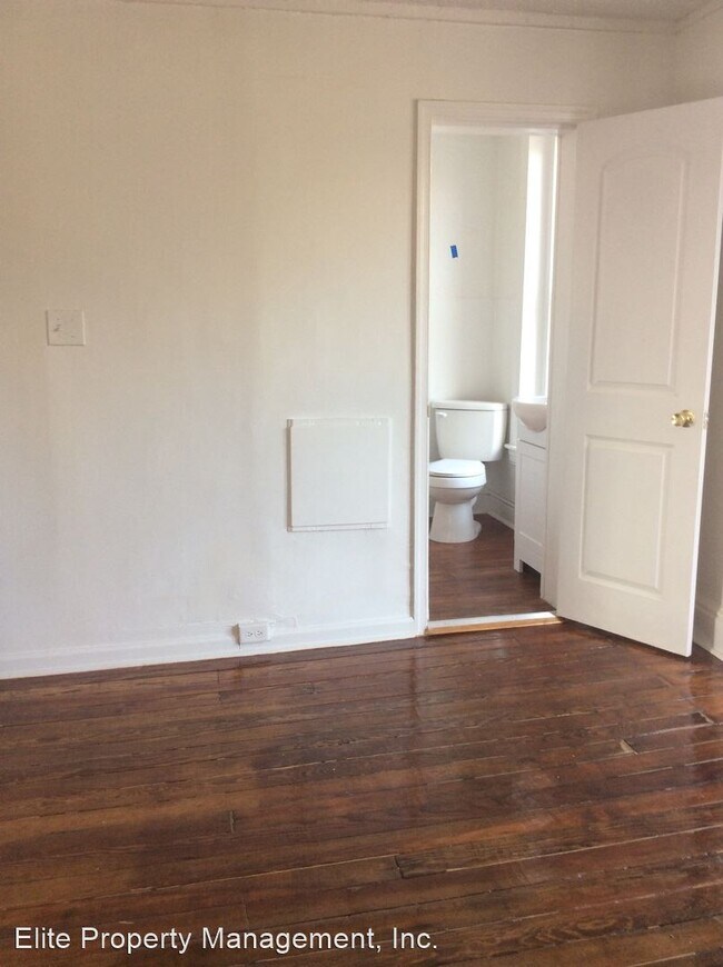 Building Photo - 2 br, 1 bath House - 256 E King St., Apt. 2