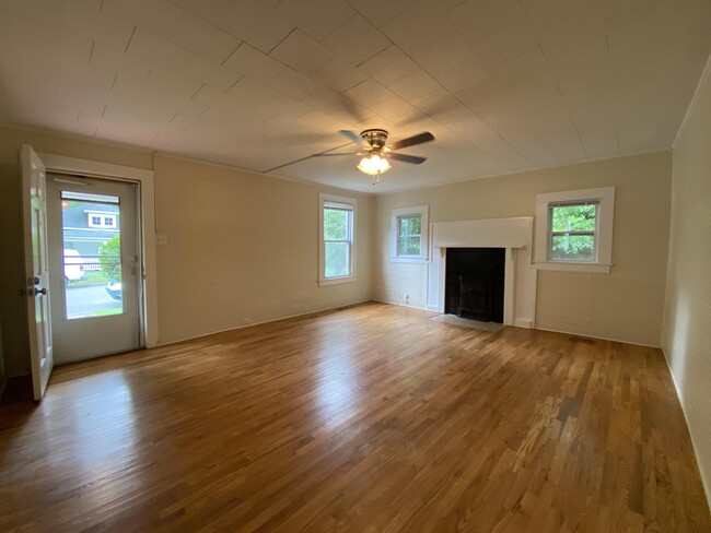 Building Photo - 1807 House Ave