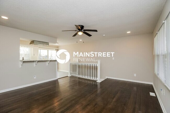 Building Photo - 4 Bedroom Pet-Friendly Home in INDEPENDENCE, MO with Main Street Renewal