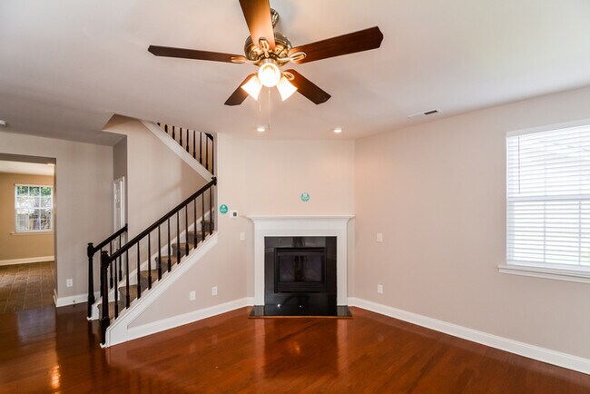 Foto del edificio - 8879 Elizabeth Dr