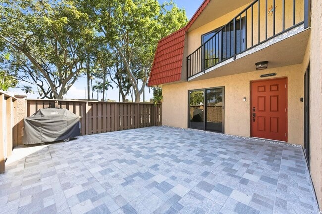 Foto del edificio - 8135 Severn Dr