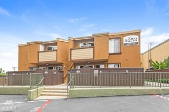 Building Photo - 5252 Balboa Arms Dr