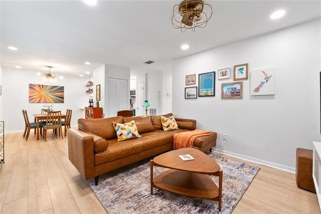 Building Photo - 2450 Ashdale Dr