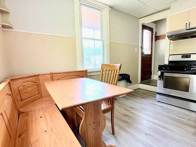 Foto del edificio - Cute 2 Bedroom, 1 Bath Home Pitcairn, PA | Section 8 Accepted