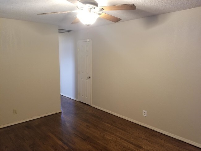 Building Photo - 4601 S Shallow Brook Dr