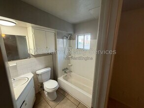Building Photo - 2108 SW 51st St