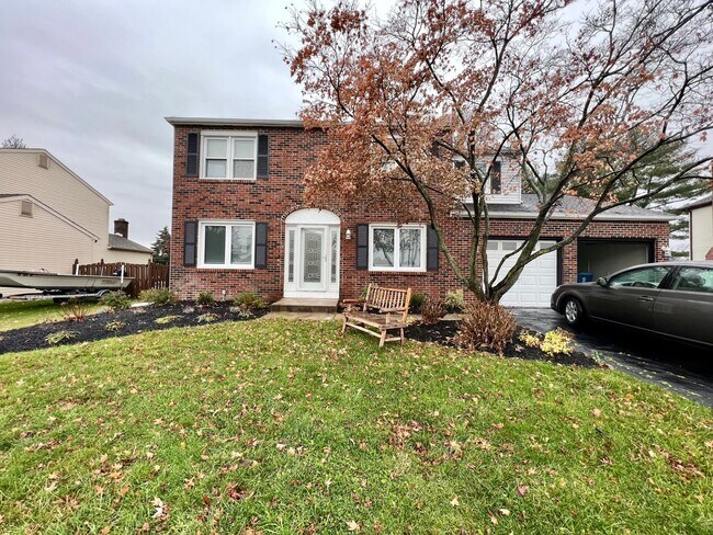 Foto del edificio - 4233 Remo Crescent Rd