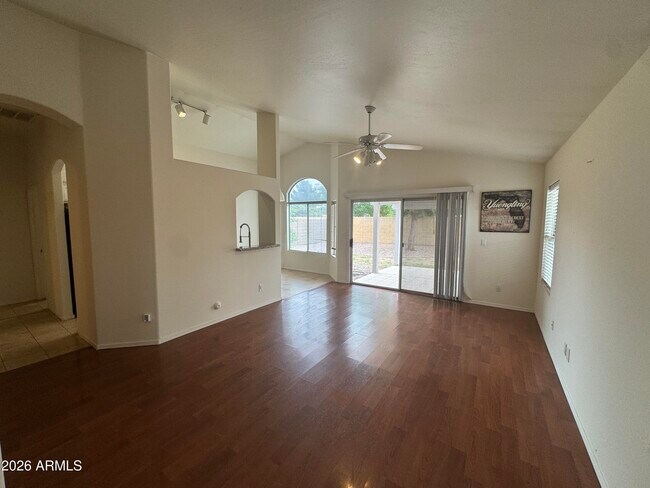 Foto del edificio - 7187 S Parkside Dr