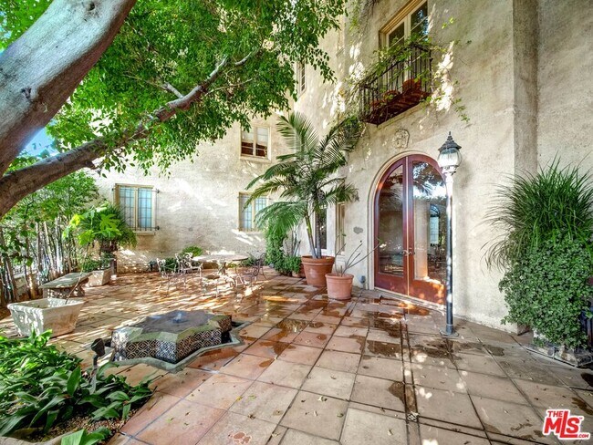 Foto del edificio - 109 N Sycamore Ave