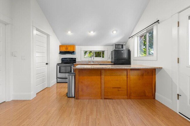 Building Photo - 3803 SE 65th Ave
