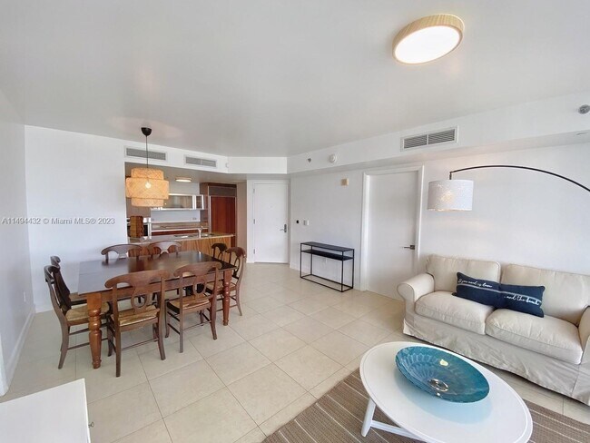 Foto del edificio - 17201 Collins Ave