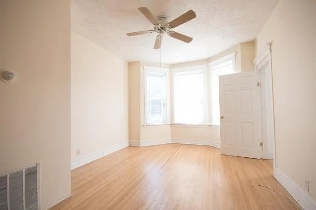 Building Photo - 3730 W Dickens Ave