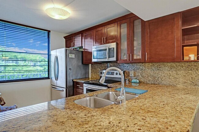 Building Photo - 1526 Whitehall Dr