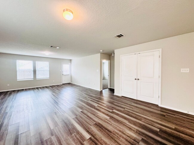 Building Photo - 514 Moonvine Way