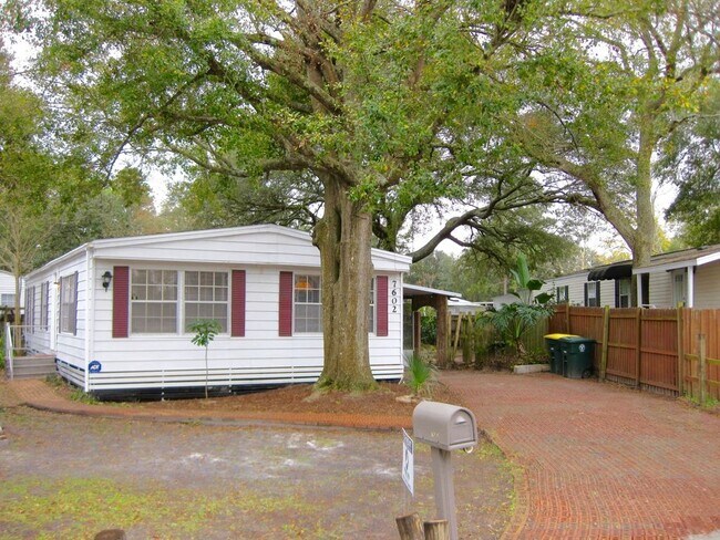 Foto del edificio - 7602 Sunwood Dr