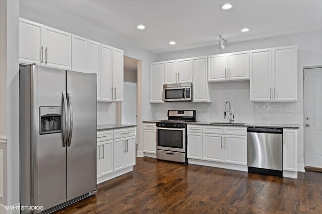 Building Photo - 5349 W Van Buren St