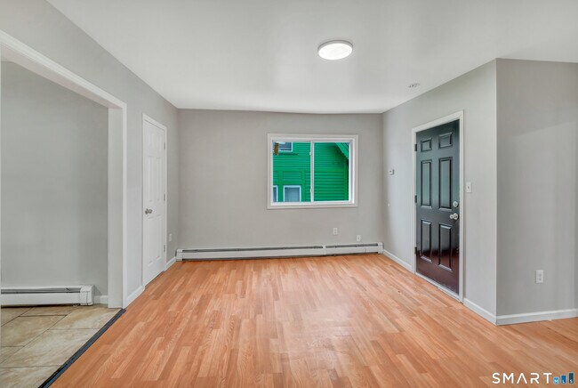 Foto del edificio - 124 Central Ave