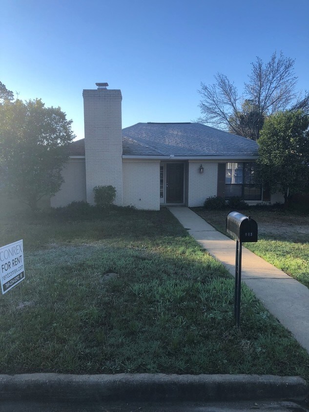 Primary Photo - Beautiful Home for Lease!