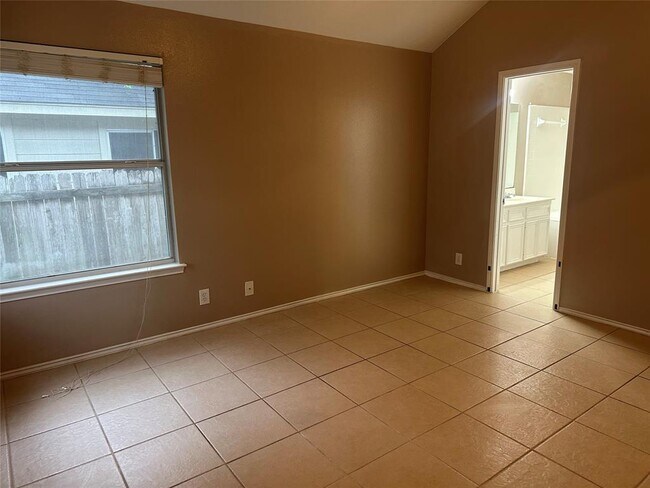 Foto del edificio - 1013 Great Britain Blvd