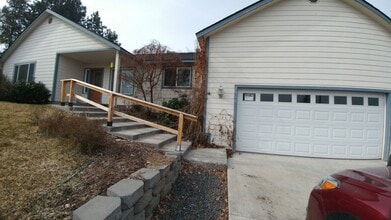 Building Photo - 2516 Chantal Ave