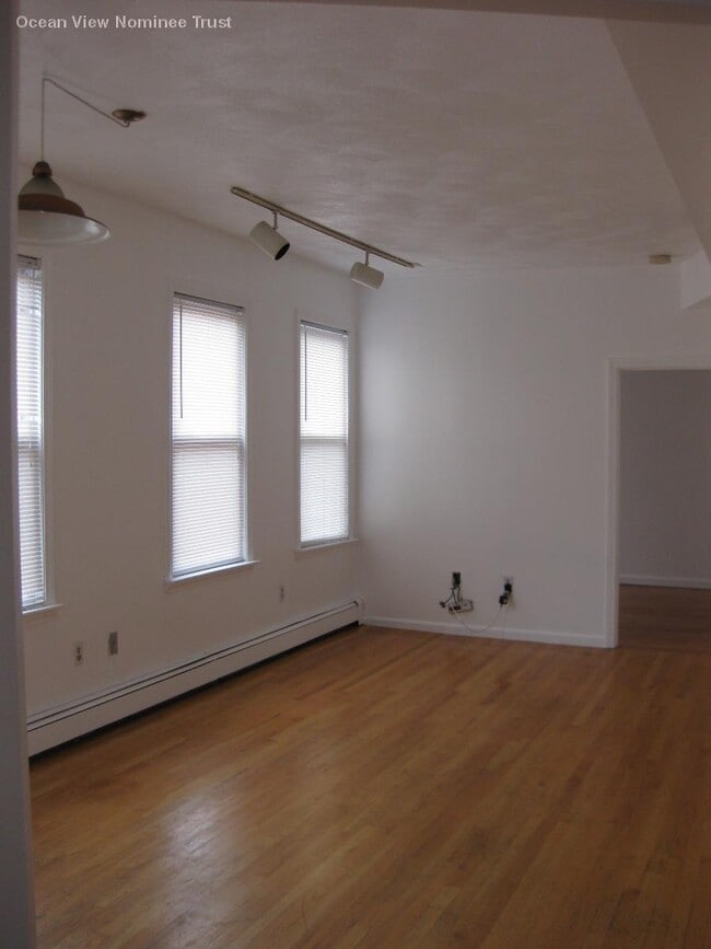 Building Photo - 25 Hanover Ave