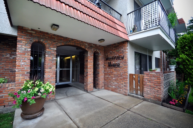 Primary Photo - Valleyview Manor Apartments
