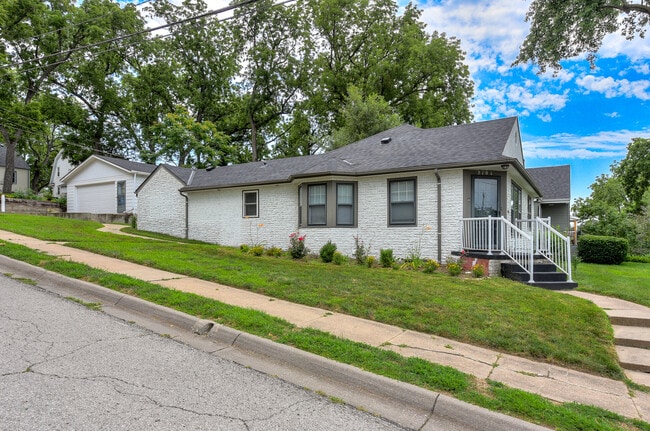 Building Photo - 2101 S 61st Ave