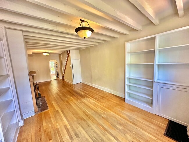 Building Photo - Glamorous Georgetown 2 Bedroom Historic Row Home with Patio