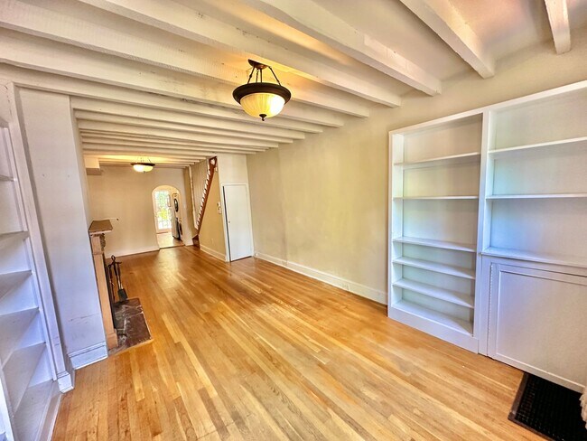 Foto del edificio - Glamorous Georgetown 2 Bedroom Historic Row Home with Patio