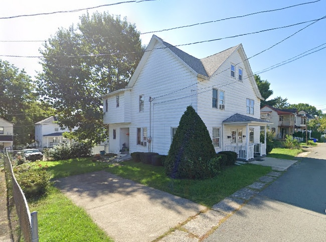 Building Photo - 1934 Bristol Ct