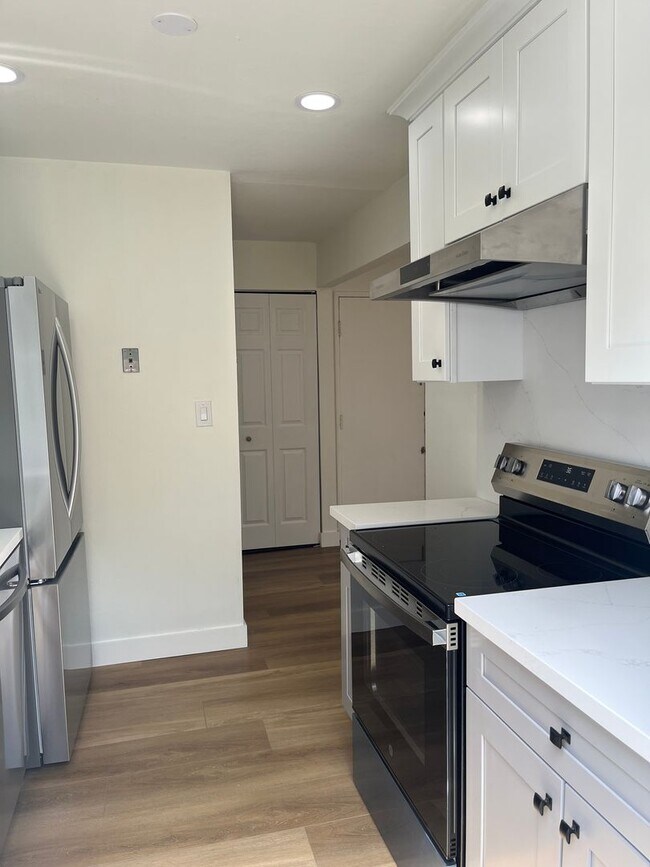 Foto del edificio - Remodeled Cupertino Gem in Top-Rated School District!