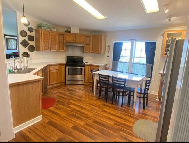 Foto del edificio - 7417 Bradford Rd