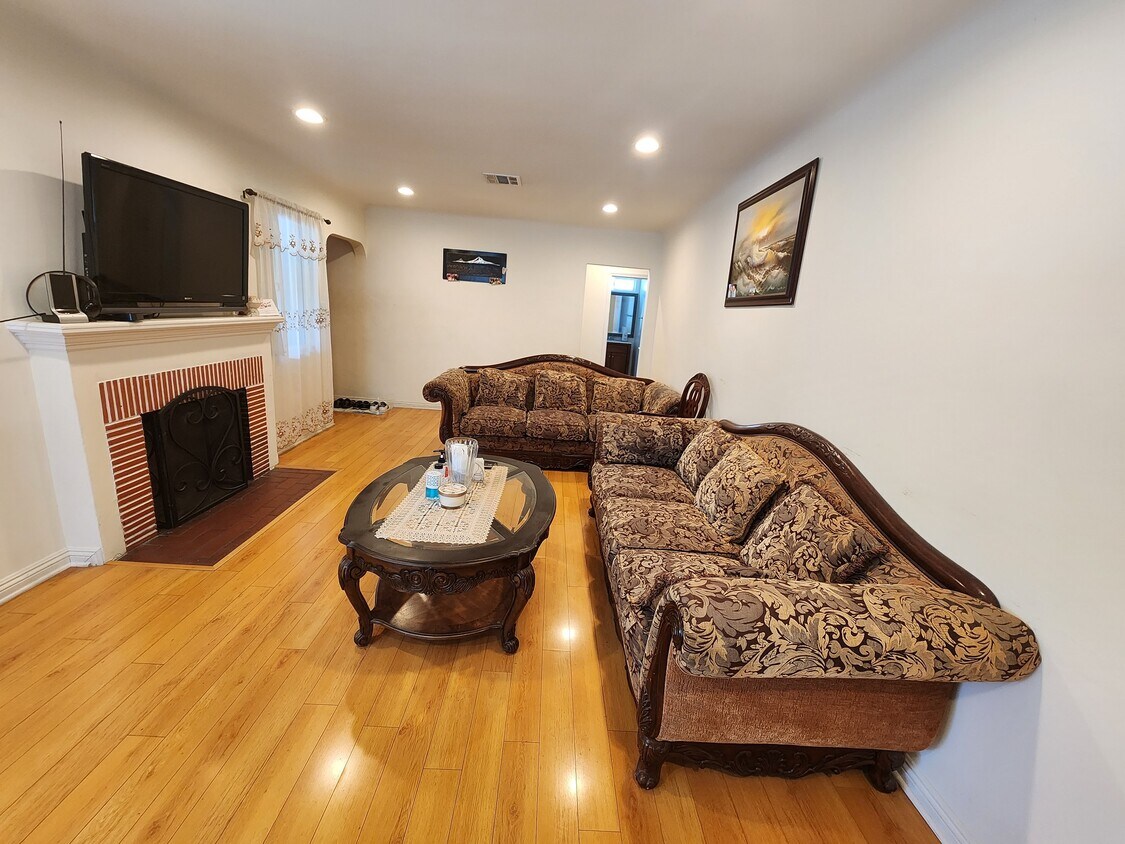 11564 Kittridge St, North Hollywood, CA 91606 House for Rent in North