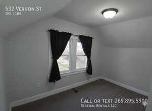 Building Photo - 532 Vernon St