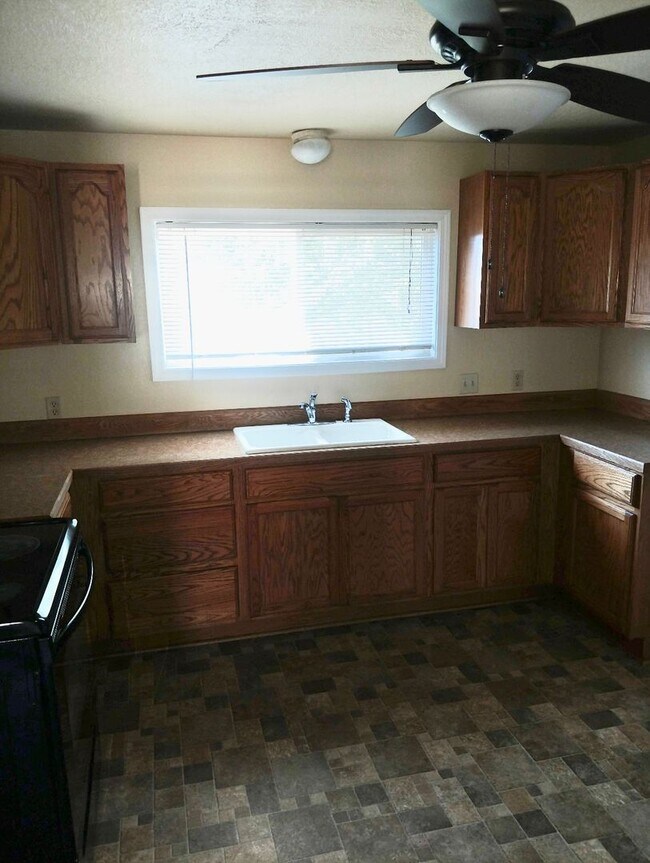 Foto del edificio - 2 Bedroom, 1 Bath with Office, Barn, Pastu...
