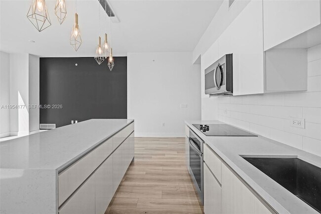 Foto del edificio - 101 Diplomat Pkwy