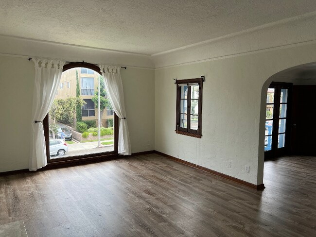 Foto del edificio - 223 Granada Ave