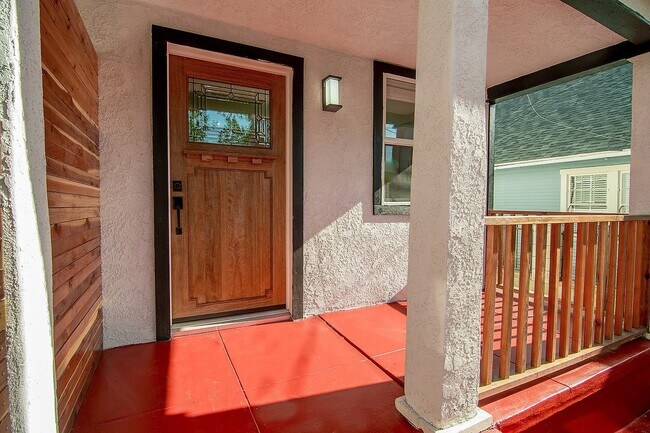 Building Photo - St. Louis Duplex