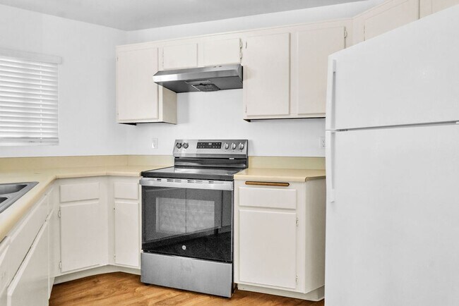 Foto del edificio - Beautiful one bedroom/one bath in the Verano community at UTC! Close to so much!