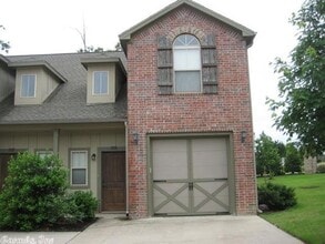 Building Photo - 201 Tivoli Ln