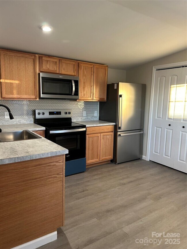 Foto del edificio - 137 Gatewood Dr