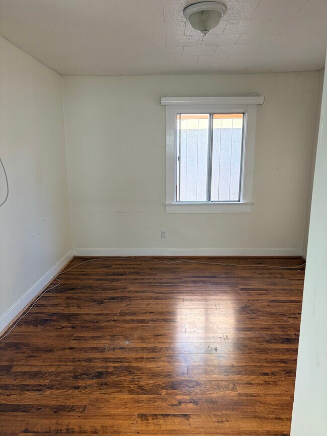 Foto del edificio - 608 E Angeleno Ave