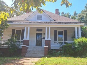 Building Photo - 2024 Winona Ave