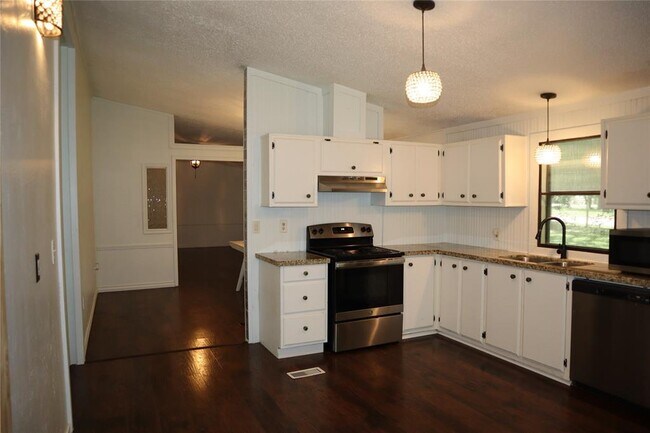 Building Photo - 153 Woodway Dr