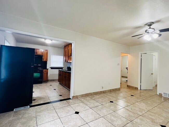 Building Photo - Two-bedroom single family home ranch!