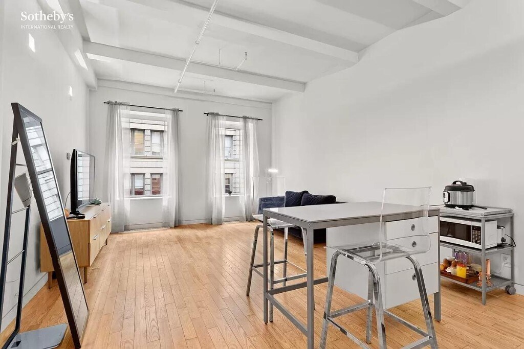 Primary Photo - 16 W 19th St