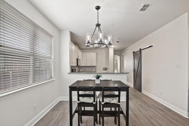 Foto del edificio - 1509 Waterfall Ln