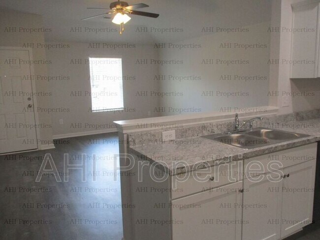 Building Photo - 331 Clear Creek Ln